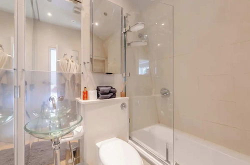 Photo 17 - Stylish 1BD Flat 5 Mins to Harrods- Knightsbridge