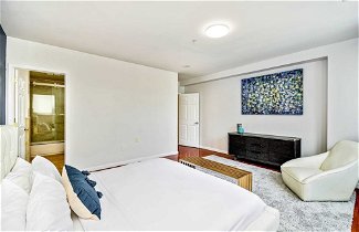 Photo 1 - Be My Guest, Gorgeous 2BD Next to Reading Terminal