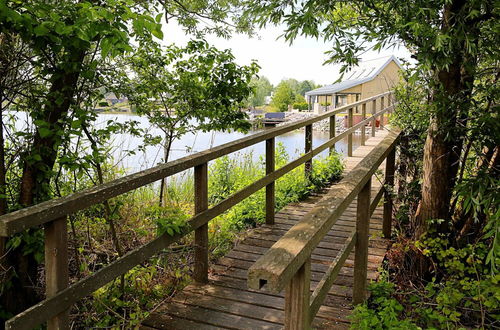 Photo 22 - Modern Lodge on the Water in a National Park