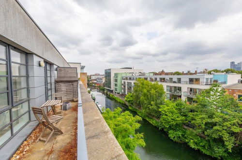 Photo 24 - Serene 1BD Canal-side Flat w/ Terrace - Haggerston