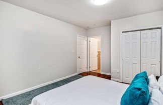 Photo 3 - Cozy and Stylish 2BD Apt With Great Location