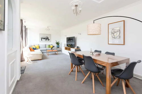 Photo 42 - Spacious & Welcoming 4BD House - Kennington