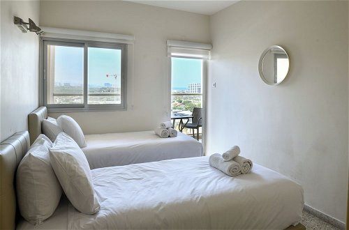 Foto 4 - 3BR SeaView Apt by the Beach by SeaNRent