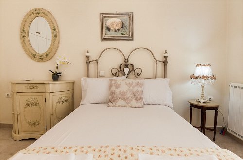 Photo 14 - Deluxe 2 Bedroom apt in Petroupoli