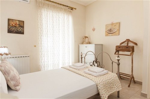 Photo 53 - Deluxe 2 Bedroom apt in Petroupoli