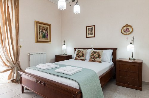 Photo 8 - Deluxe 2 Bedroom apt in Petroupoli