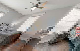 Foto 3 - Gorgeous Home With Grill 5min From Mainst!