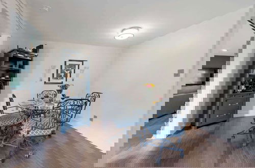 Foto 23 - Gorgeous Home With Grill 5min From Mainst!