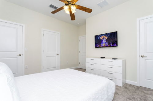 Photo 10 - Gorgeous 4Bd w Pool Champions Gate 1196