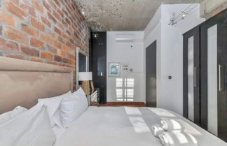 Photo 3 - Modern Industrial 1BD Apartment - Cape Town