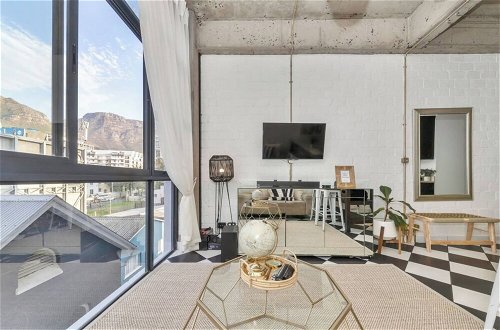 Foto 10 - Modern Industrial 1BD Apartment - Cape Town