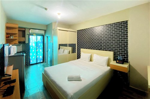 Photo 3 - Cozy Stay Studio At Kemang View Apartment