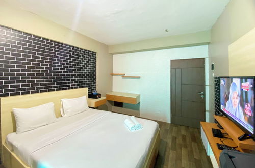 Foto 4 - Cozy Stay Studio At Kemang View Apartment