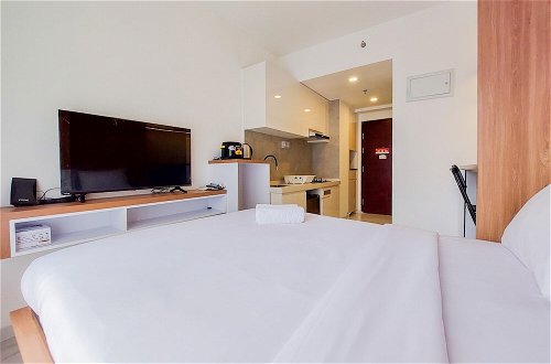 Photo 4 - Cozy Living Studio Apartment Sky House Bsd