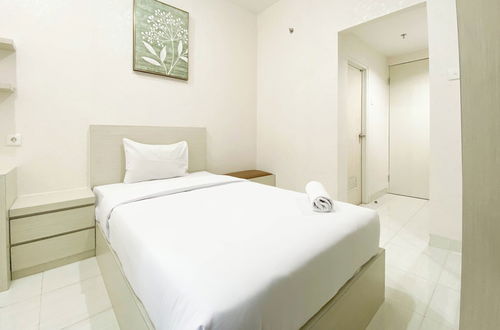 Photo 10 - Minimalist And Homey Studio Room At Amartha View Apartment