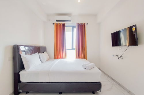 Photo 2 - Cozy And Comfort Studio Sky House Alam Sutera Apartment