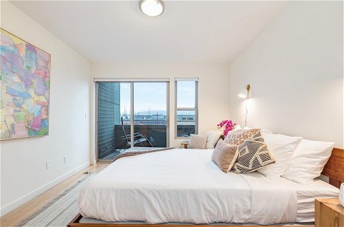Photo 24 - 2BR 2BA The Ballard Modish Seattle Location With Rooftop View