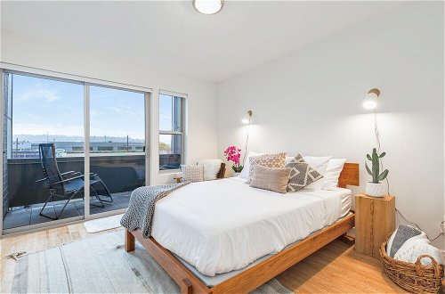 Photo 25 - 2BR 2BA The Ballard Modish Seattle Location With Rooftop View