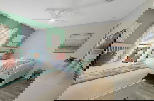 Foto 7 - 6 Beautiful Bedrooms 6 Baths Pool & Spa 6 Home by RedAwning