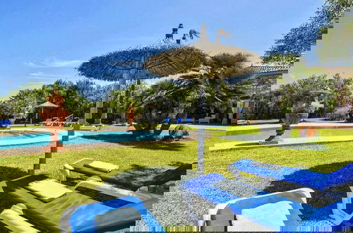 Foto 34 - Luxurious Villa Perfect for Large Families, Near the Beach