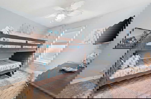 Foto 3 - Seafoam by Avantstay 2 Blocks to Beach!
