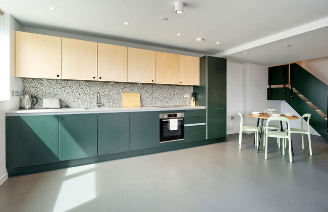 Sensational Two-bedroom Apartment in East London - Photo 5