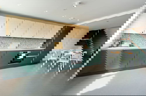 Foto 5 - Sensational Two-bedroom Apartment in East London