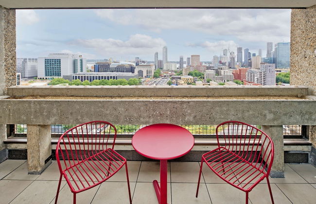 Sensational Two-bedroom Apartment in East London - Photo 2