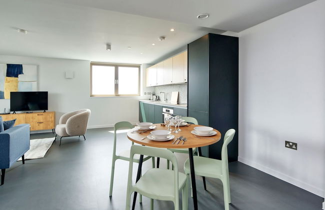 Sensational Two-bedroom Apartment in East London - Photo 14