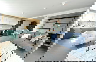 Photo 1 - Sensational Two-bedroom Apartment in East London