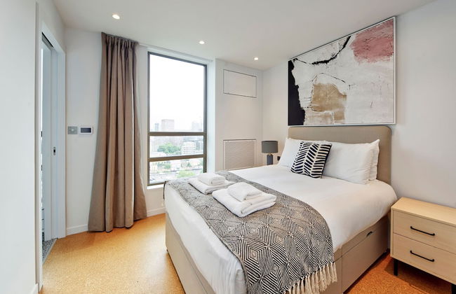 Sensational Two-bedroom Apartment in East London - Photo 9