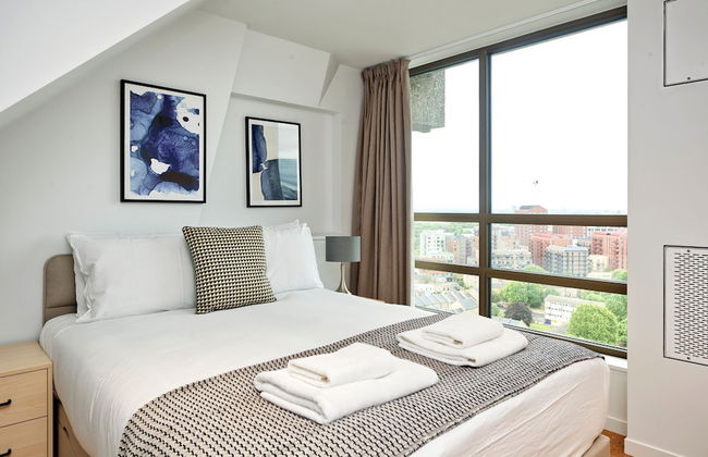 Sensational Two-bedroom Apartment in East London - Photo 3