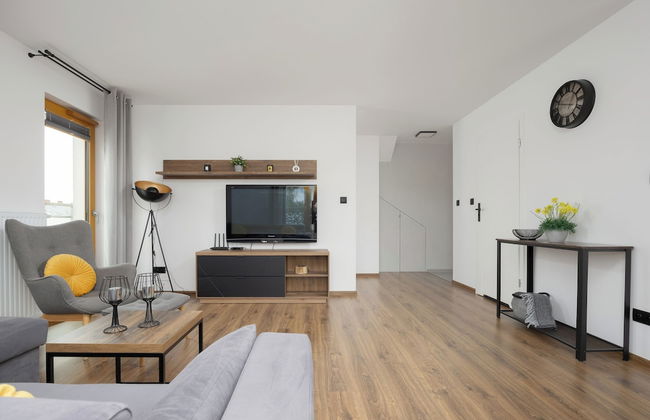 Bielawska Loft Apartment by Renters - Photo 12