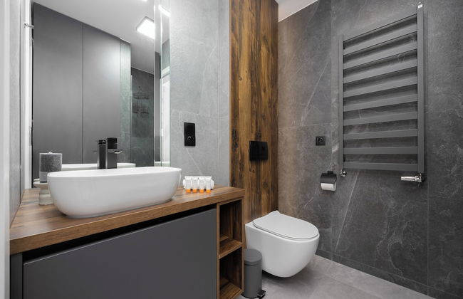 Bielawska Loft Apartment by Renters - Photo 17