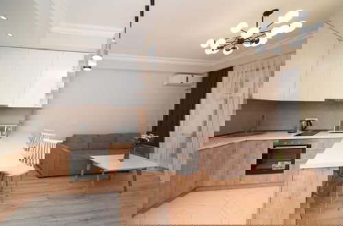 Photo 16 - Modern 1-bedroom apartment by Sweet Home