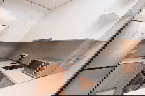Photo 10 - Modern 1-bedroom apartment by Sweet Home