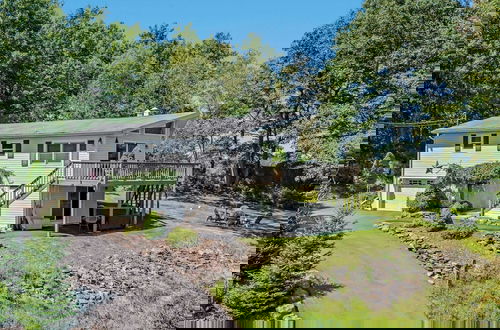 Foto 20 - Lake It Right by Avantstay Lakefront w/ Dock, Hot Tub, Fire Pit & Game Room