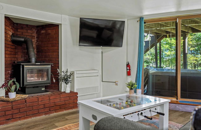Lake It Right by Avantstay Lakefront w/ Dock, Hot Tub, Fire Pit & Game Room - Photo 8
