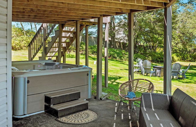 Lake It Right by Avantstay Lakefront w/ Dock, Hot Tub, Fire Pit & Game Room - Photo 2