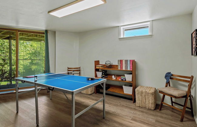 Lake It Right by Avantstay Lakefront w/ Dock, Hot Tub, Fire Pit & Game Room - Photo 18