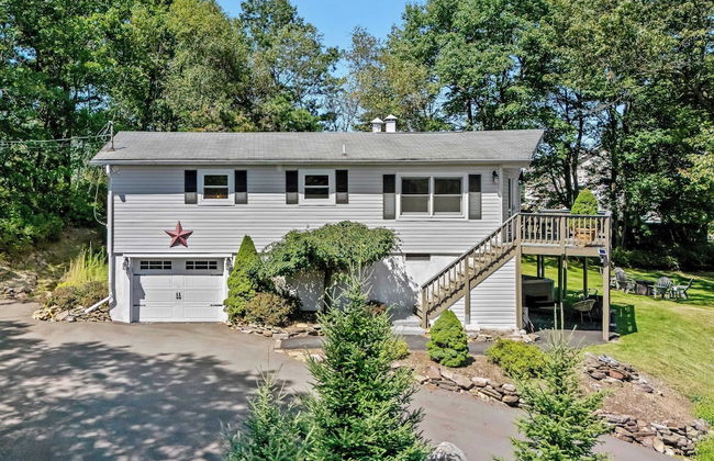 Lake It Right by Avantstay Lakefront w/ Dock, Hot Tub, Fire Pit & Game Room - Photo 34