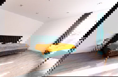 Photo 2 - Apartment for 6 Modern Retreat
