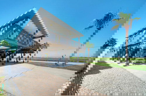 Foto 34 - Boujee Pelican by Avantstay Pool+game Room+views