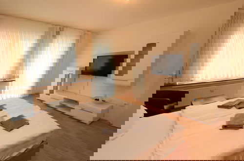 Foto 6 - Nice Apartment in Essen With Balcony