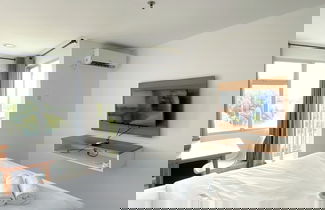 Foto 2 - Modern Look And Homey Studio At Enviro Apartment