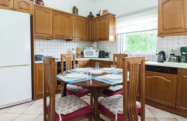 Deluxe 3 Bd House near Lagonisi w Garden - Photo 23