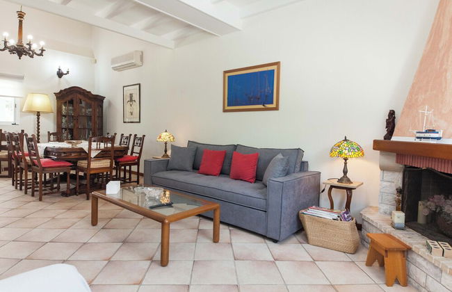 Deluxe 3 Bd House near Lagonisi w Garden - Photo 29