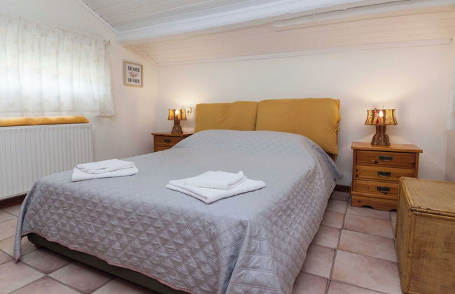 Deluxe 3 Bd House near Lagonisi w Garden - Photo 14