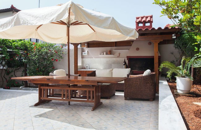Deluxe 3 Bd House near Lagonisi w Garden - Photo 59