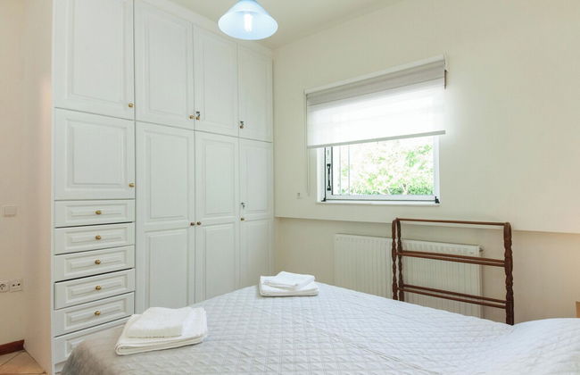 Deluxe 3 Bd House near Lagonisi w Garden - Photo 8